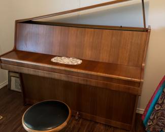 Uebel Lechlieter Upright Piano