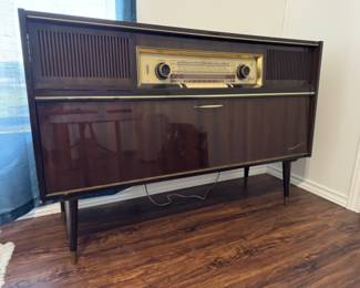 German Stereo  with turntable (works)