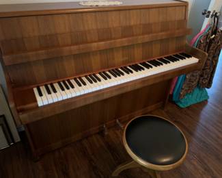 Uebel Lechlieter Upright Piano