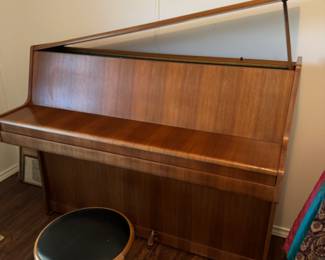 Uebel Lechlieter Upright Piano
