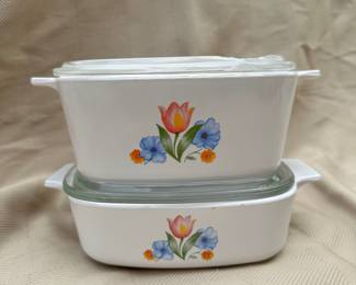 Corningware Fresh Cut lidded casserole dishes.