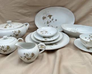 Japanese Yamaka China. Service for 8.