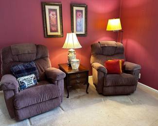 Pair La-Z-boy recliners.