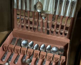 Flatware set