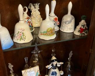 Vintage bells, dutch figureines 