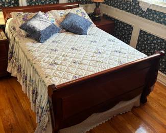 Sleigh bed