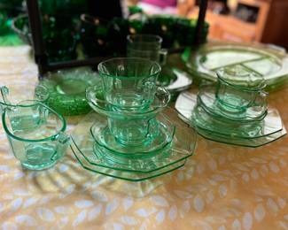 Depression glass, uranium glass