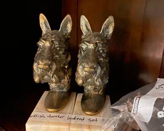Scottich terrier book ends
