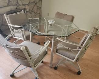 Dinette Table and 4 Rolling Chairs