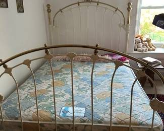 White enamel and brass full size bed - complete 