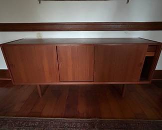 Mid Century Danish Modern Teak Credenza Cabinet Jydsk Mobelindustri        Skanderborg, Denmark, circa 1960.
