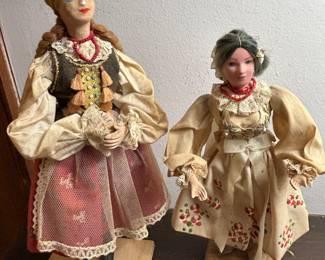 Polish dolls in  traditionalcostumes