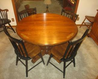 Hitchcock Furniture Company round table and 4 chairs 