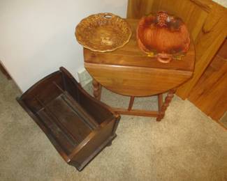 Table, magazine rack 