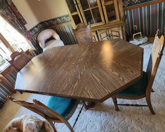 Dining Room table with 4 chairs and 2 leaves