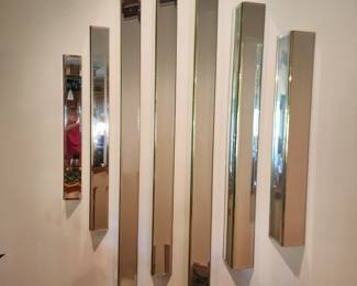 These glass pieces are really big!
Mirrored de'core