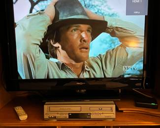 Insignia TV
VCR DVD Combo