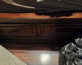 Foot board of king has drawers