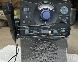 The Singing Machine karaoke