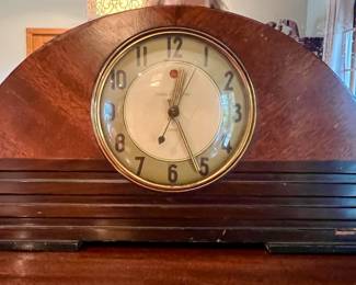 Vintage General Electric mantle clock