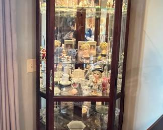 Corner curio cabinet with lighting (1 of 2)
