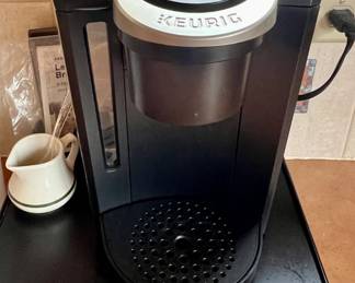 Keurig with K-cup storage tray