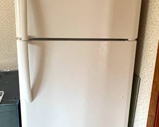 Frigidaire fridge/freezer