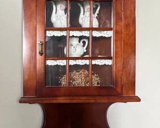 Hanging corner cabinet