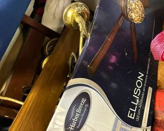 Harbor Breeze ceiling fan with light