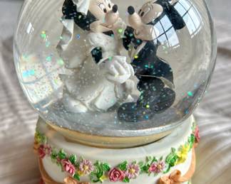 Mickey & Minnie bridal musical snowglobe
