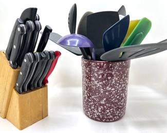 Knife Block With Over 12 Knives & Over 12 Kitchen Tools In Canister, Mostly Spatulas
Lot #: 194