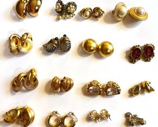 16 Pairs Vintage Clip-On Earrings By Christian Dior, Monet, Carre, Avon & More
Lot #: 109