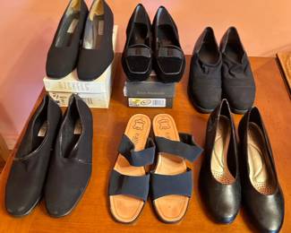 6 Pairs Womens Size 12 Shoes: Enzo Angiolini, Munro Callisto, Nickels & Hushpuppies
Lot #: 215