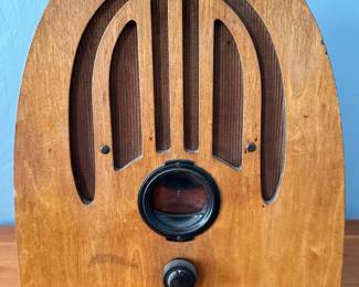 Vintage Philco 1930s Wood Tube Cathedral Radio
Lot #: 11