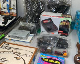 Trains - Athearn, Tyco, Atlas, Roundhouse, AHM, Lionel + Train Accessories/Tracks