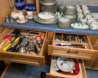 85 piece Oneida Community Stainless Steel Flatware - BRAHMS