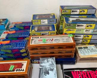 Trains - Athearn, Tyco, Atlas, Roundhouse, AHM, Lionel + Train Accessories/Tracks