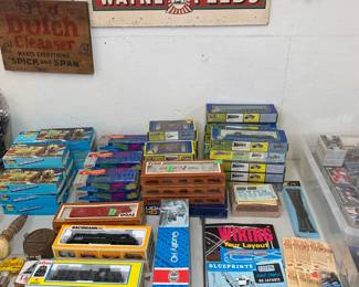 Trains - Athearn, Tyco, Atlas, Roundhouse, AHM, Lionel + Train Accessories/Tracks