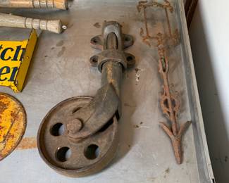 Lineberry Cart Cast Iron Wheel + Cast Iron Arrow Weather Vane Lightning Rod