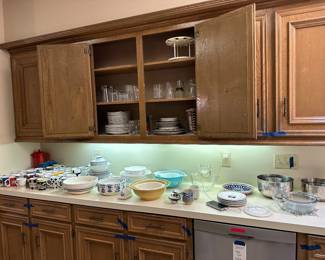 Mugs, vintage mixing bowls