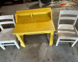 Kids chairs and table 