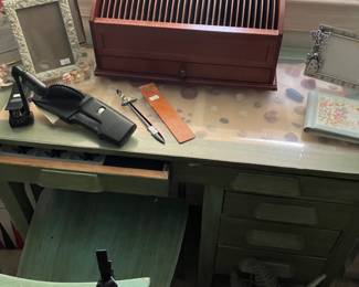 Seashell desktop desk 