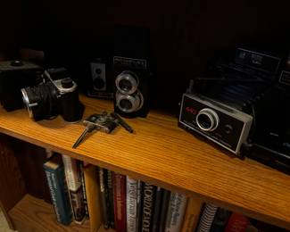 Lots of Vintage Cameras, Polaroid, Kodak & Accessories
