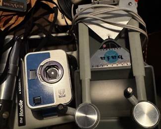 Lots of Vintage Cameras, Polaroid, Kodak & Accessories 