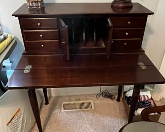 #79	Jamestown Sterling Small Desk w/7 drawers and flip-down Desk w/cubbies- 34x18-24x39T	 $75.00 

