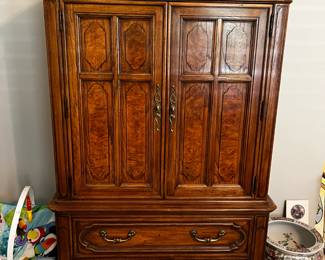 #71	Thomasville Bachelors Chest of 5 drawer w/2 doors  - 40x18x65	 $125.00 
