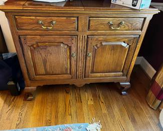#48	Ethan Allen Oak Buffet w/flip-open Sides w/2 drawers & 2 doors w/1 shelf - 42-59x19x36	 $125.00 
