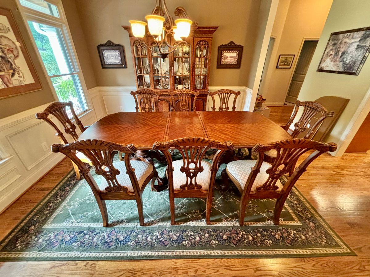 One of the nicest Dining Room Furniture&nbsp;sets we have seen yet! Includes Dining Table, Extra Table Leafs, &nbsp;Table Protection Pad,&nbsp;8 Chairs, China Cabinet and Buffet. This set is in Excellent Condition!