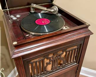 Beautiful Working Antique Silverton Phonograph