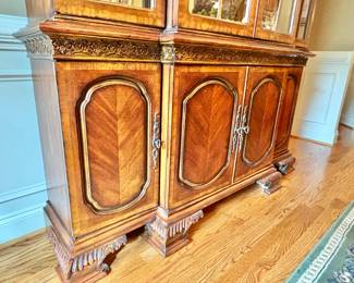 One of the nicest Dining Room Furniture&nbsp;sets we have seen yet! Includes Dining Table, Extra Table Leafs, &nbsp;Table Protection Pad,&nbsp;8 Chairs, China Cabinet and Buffet. This set is in Excellent Condition!